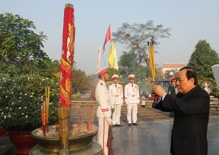 Offrandes d’encens à la mémoire des morts pour la Patrie à Ho Chi Minh-ville - ảnh 1